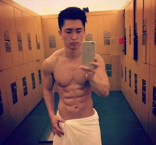 网红青蛙帅哥露腹肌,腹肌青蛙，魅力四溢！