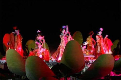 东京梦华吃瓜婚礼,一场穿越时空的吃瓜婚礼盛况