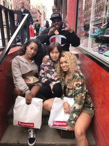 美国网红大妈手机壁纸,揭秘流行文化中的时尚大妈形象