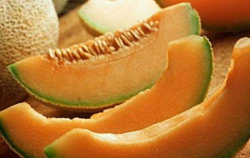 吃哈密瓜喝白酒,夏日消暑的独特风味体验