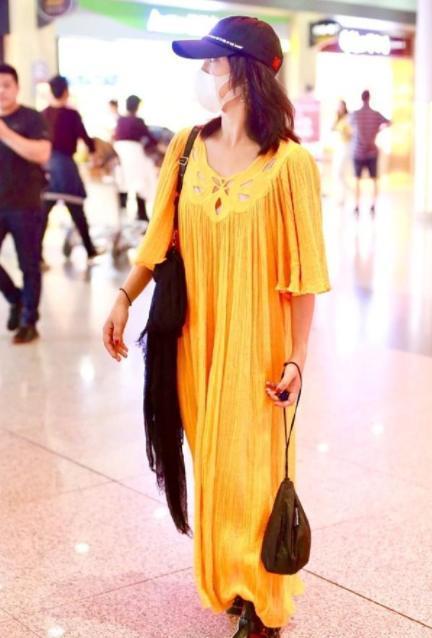 看图猜明星黄色衣服,揭秘黄色衣装下的明星风采