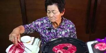 网红作家奶奶简介,网红作家，用文字温暖人心的岁月传奇