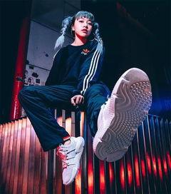 有哪些潮神明星,揭秘当红潮神明星的时尚魅力