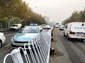 吃瓜撞护栏安丘,安丘警方迅速处置