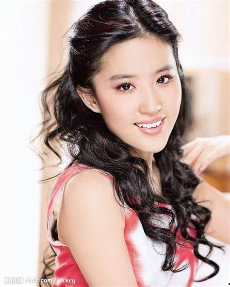 女明星翘起二,女明星的时尚新姿势