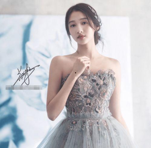 关晓彤鹿晗最新爆料图片,甜蜜瞬间曝光，恋情升温引热议